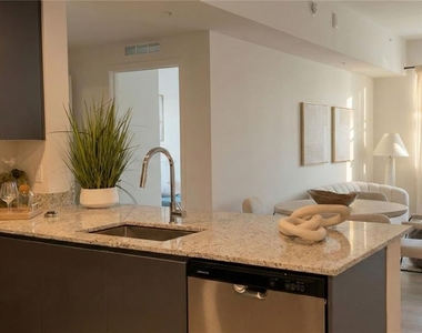 5587 Millenia Park Boulevard - Photo Thumbnail 8