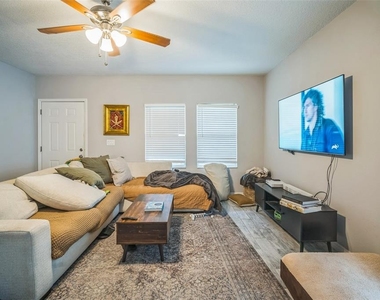 3610 N Tampa Street - Photo Thumbnail 4