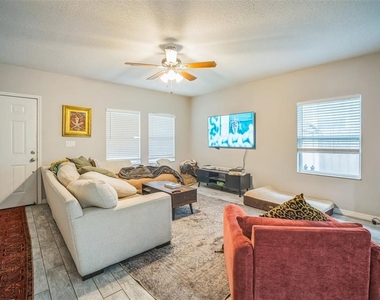 3610 N Tampa Street - Photo Thumbnail 5