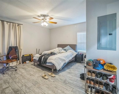 3610 N Tampa Street - Photo Thumbnail 21