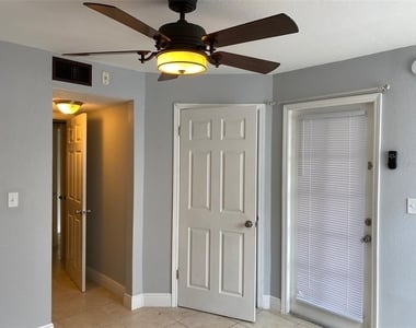 1916 Lake Atriums Circle - Photo Thumbnail 6