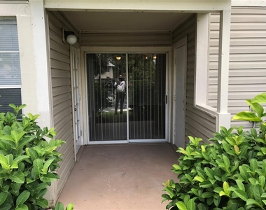 1916 Lake Atriums Circle - Photo Thumbnail 8