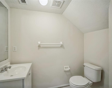523 Kensington Lake N - Photo Thumbnail 11