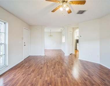 523 Kensington Lake N - Photo Thumbnail 3