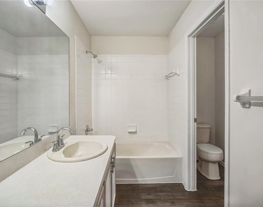 523 Kensington Lake N - Photo Thumbnail 9