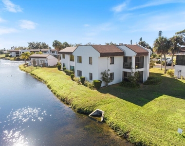 822 Capri Isles Boulevard - Photo Thumbnail 4