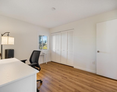 822 Capri Isles Boulevard - Photo Thumbnail 24
