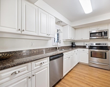 822 Capri Isles Boulevard - Photo Thumbnail 16
