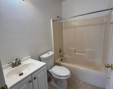 315 Edgewood Court - Photo Thumbnail 10