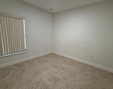 315 Edgewood Court - Photo Thumbnail 5