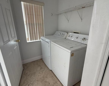 315 Edgewood Court - Photo Thumbnail 12