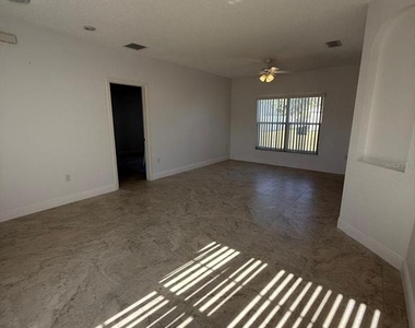315 Edgewood Court - Photo Thumbnail 11
