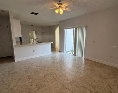 315 Edgewood Court - Photo Thumbnail 2