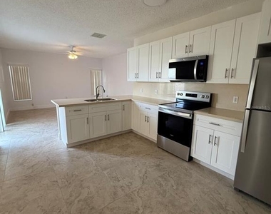 315 Edgewood Court - Photo Thumbnail 4
