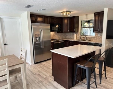 2938 W Mark Drive - Photo Thumbnail 11