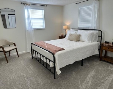2938 W Mark Drive - Photo Thumbnail 5
