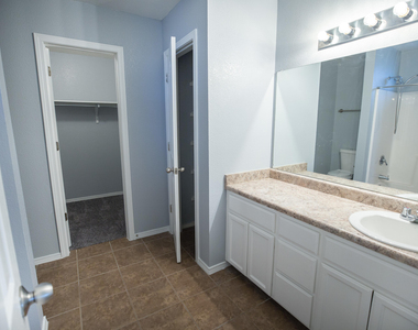 13231 Kestrel Avenue - Photo Thumbnail 16