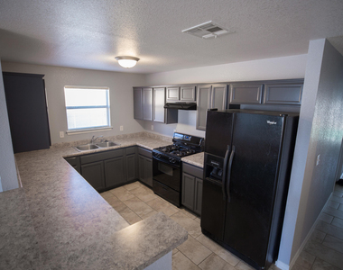 13231 Kestrel Avenue - Photo Thumbnail 6
