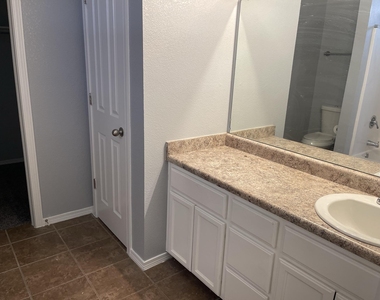 13231 Kestrel Avenue - Photo Thumbnail 15