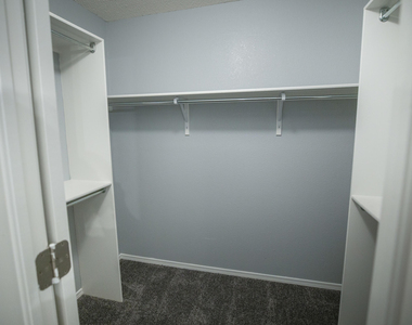 13231 Kestrel Avenue - Photo Thumbnail 12