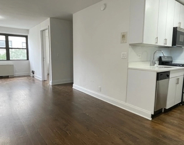 400 East 89th Street - Photo Thumbnail 3