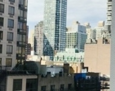 400 East 89th Street - Photo Thumbnail 3