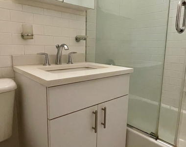400 East 89th Street - Photo Thumbnail 9