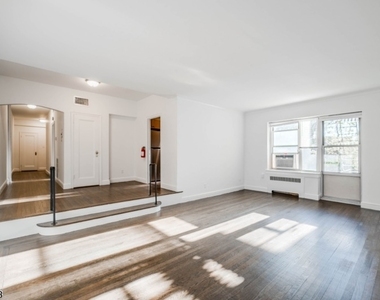 10 N Ridgewood Rd - Photo Thumbnail 2