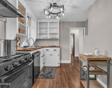 18 Maiden Lane - Photo Thumbnail 13