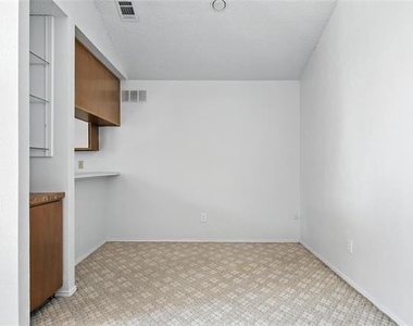 640 Bellaire Drive - Photo Thumbnail 17