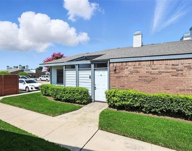 640 Bellaire Drive - Photo Thumbnail 2