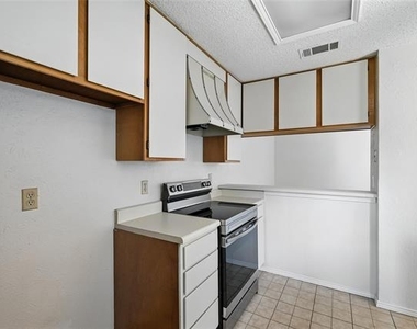 640 Bellaire Drive - Photo Thumbnail 21