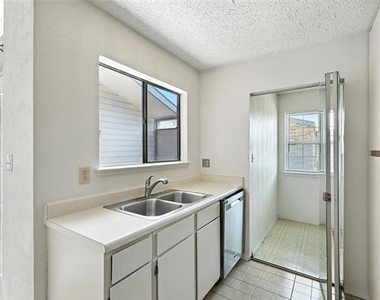 640 Bellaire Drive - Photo Thumbnail 20