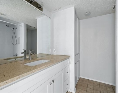 640 Bellaire Drive - Photo Thumbnail 8