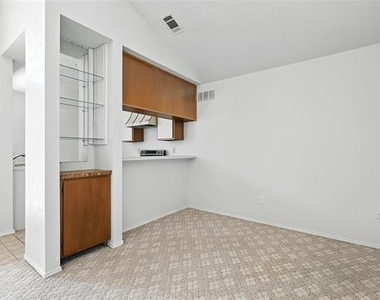 640 Bellaire Drive - Photo Thumbnail 16