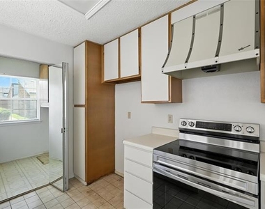 640 Bellaire Drive - Photo Thumbnail 19