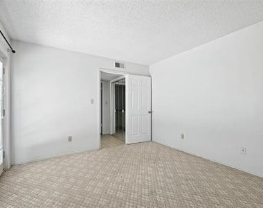 640 Bellaire Drive - Photo Thumbnail 7