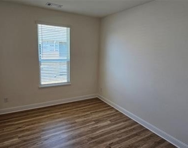 461 Princewood Drive - Photo Thumbnail 3