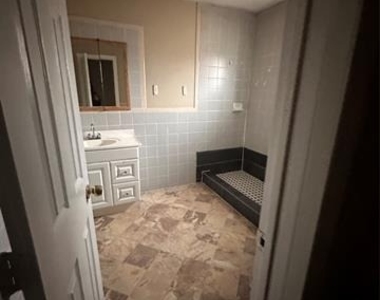 1208 Hall Street - Photo Thumbnail 7