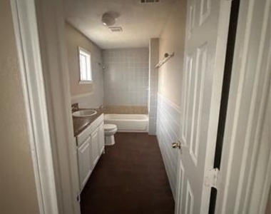 1208 Hall Street - Photo Thumbnail 3
