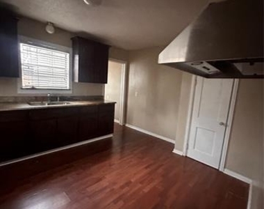 1208 Hall Street - Photo Thumbnail 12