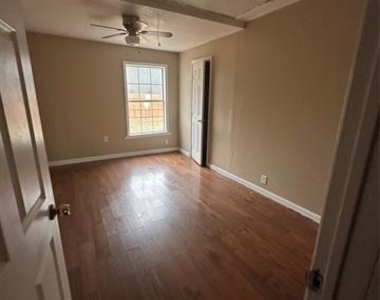 1208 Hall Street - Photo Thumbnail 9