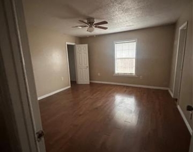 1208 Hall Street - Photo Thumbnail 2