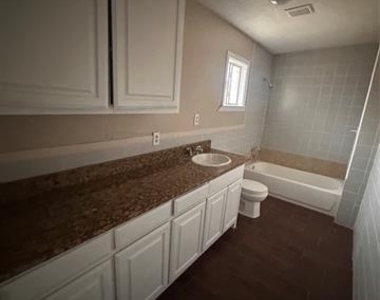 1208 Hall Street - Photo Thumbnail 4