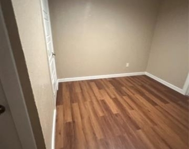 1210 Hall Street - Photo Thumbnail 25