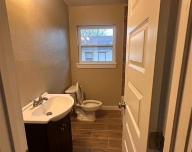 1210 Hall Street - Photo Thumbnail 16