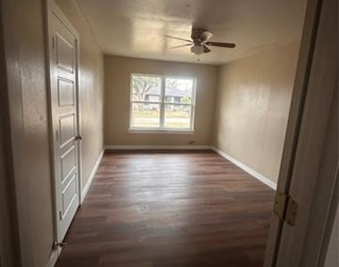 1210 Hall Street - Photo Thumbnail 3