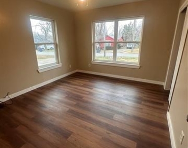 1210 Hall Street - Photo Thumbnail 15