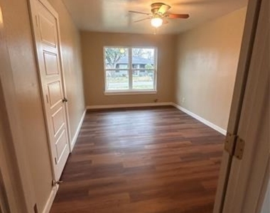 1210 Hall Street - Photo Thumbnail 14