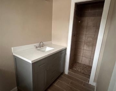1210 Hall Street - Photo Thumbnail 13